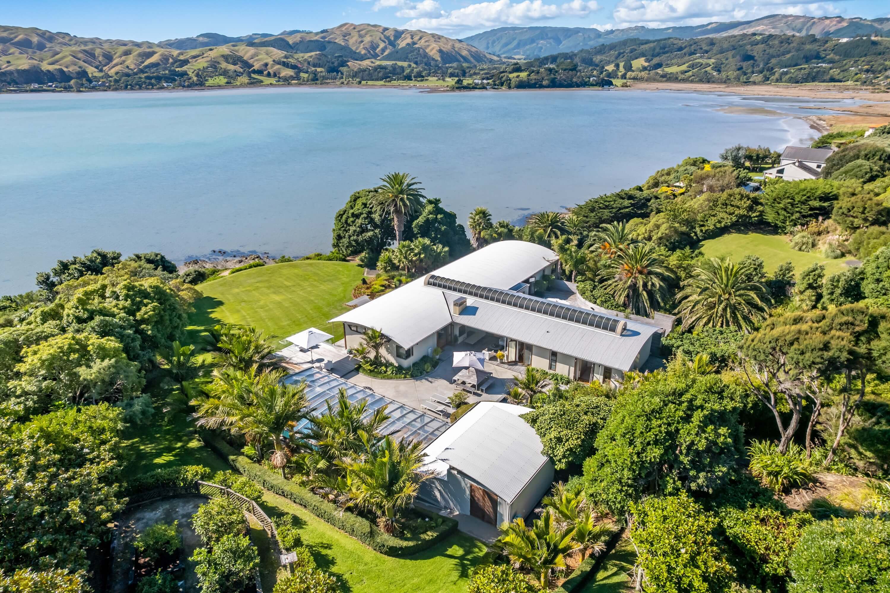 Pari Moana - Aerial view of the estate